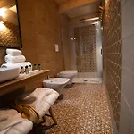 Vecchia Private & *