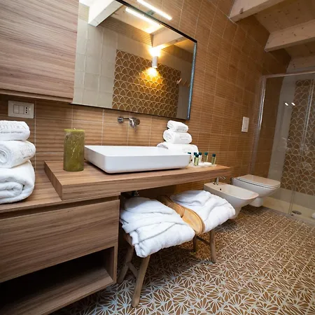 Vecchia & Hotel